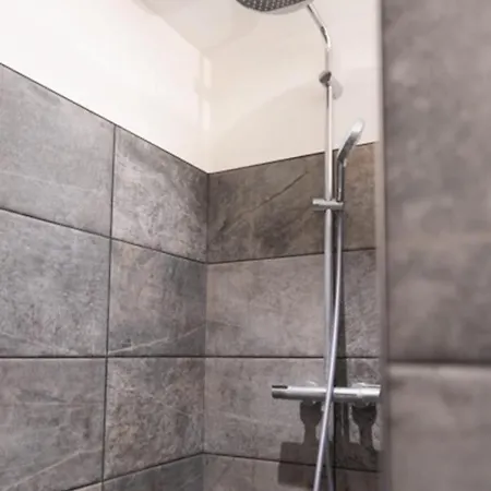 Grand T2 lumineux - vue sur le canal saint Martin Appartement *