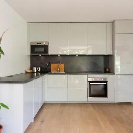 Grand T2 lumineux - vue sur le canal saint Martin Appartement *